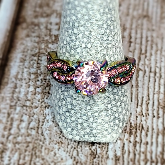 Jewelry - Women's Ring Size 8